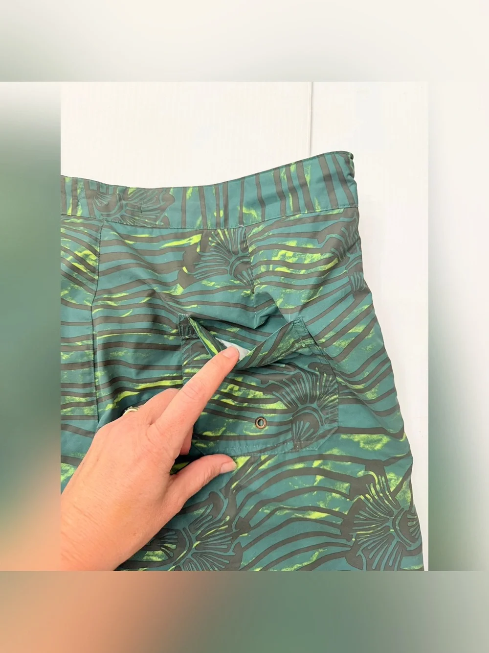 Scotch & Soda Men's Green Patterned Swim Shorts - S